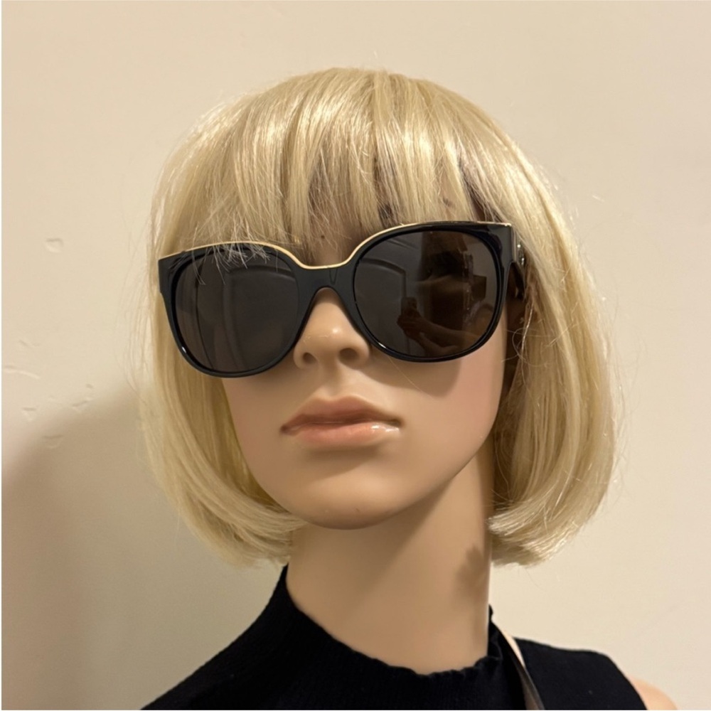 Tory Burch✨ TY9042 Sunglasses
131273-56 - Black Frame with gold tone boards